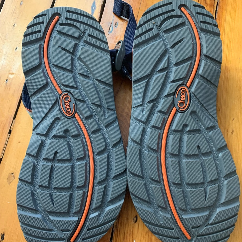Chacos, women’s 10, never worn